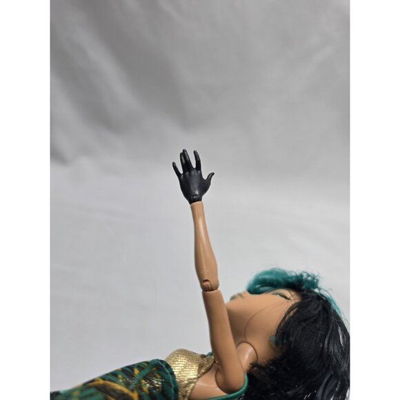 Monster High 2012 Skull Shores Cleo de Nile Doll- Black Hands - Picture 8 of 15